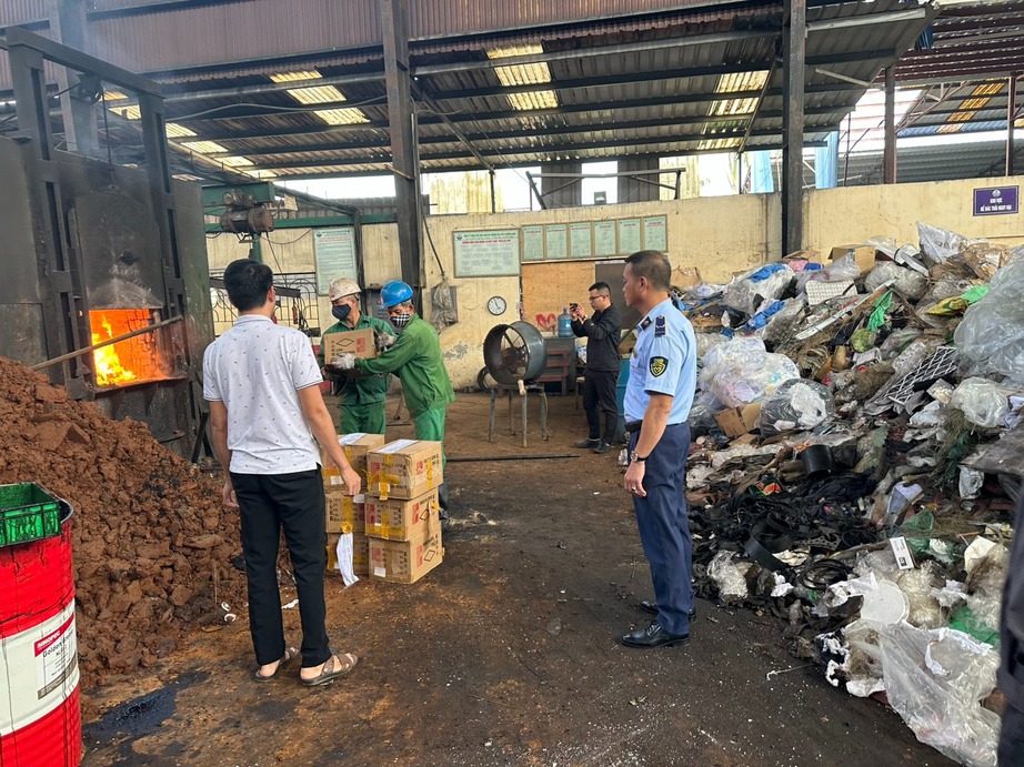 "Siết" kinh doanh tr&ecirc;n Facebook, TikTok, Zalo- Ảnh 1.