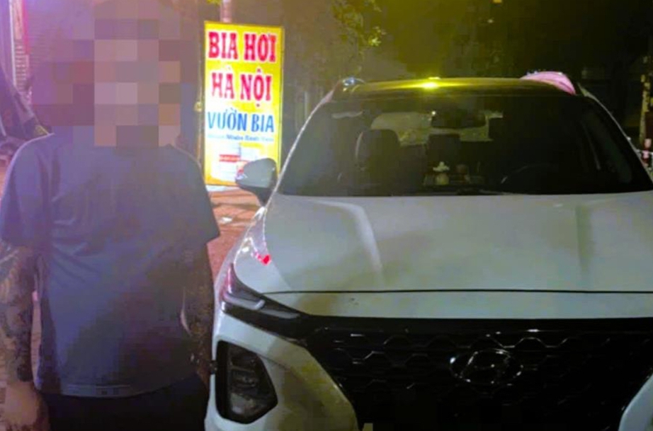 Xử l&yacute; t&agrave;i xế uống rượu l&aacute;i xe, doạ t&ocirc;ng nhiều người trong chợ- Ảnh 1.