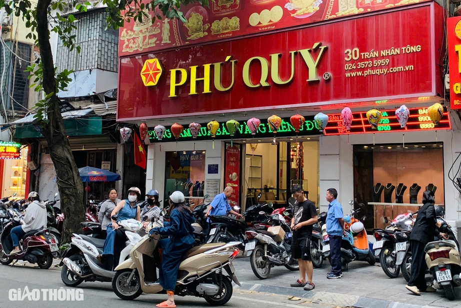 Gi&aacute; đảo chiều, c&aacute;c doanh nghiệp v&agrave;ng lại ngừng b&aacute;n ra- Ảnh 2.