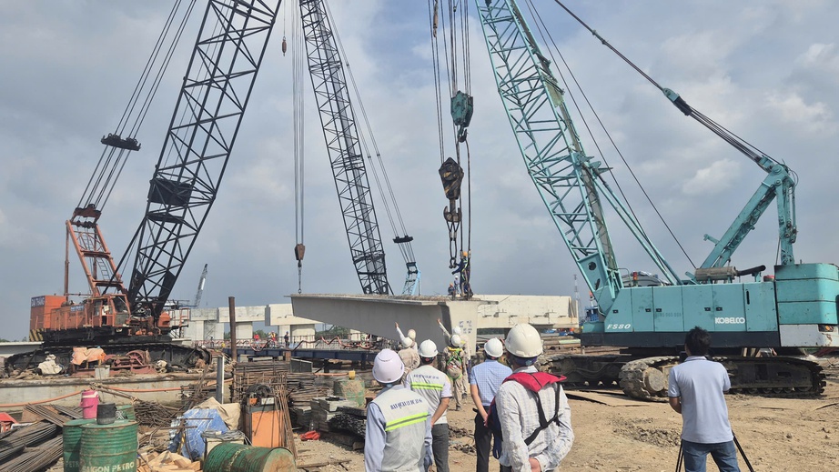 G&aacute;c những dầm cầu đầu ti&ecirc;n tại dự &aacute;n cầu Đại Ng&atilde;i 2- Ảnh 1.