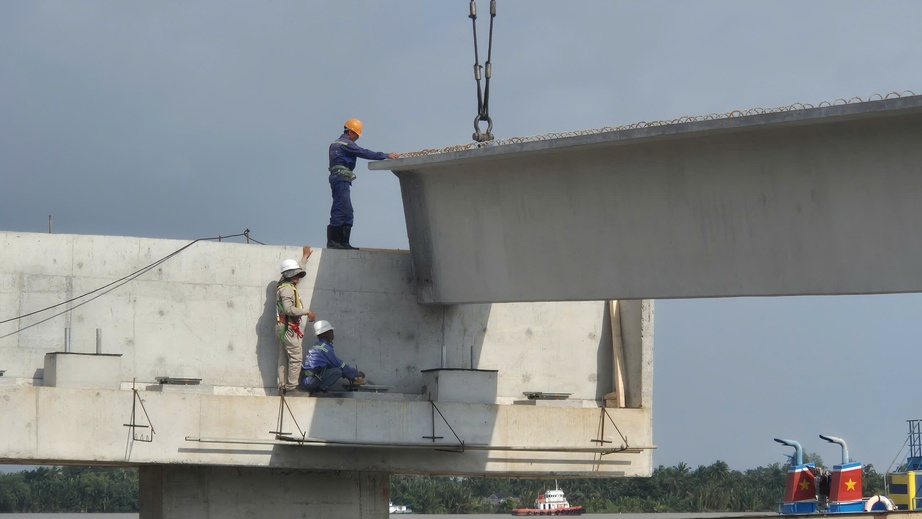 G&aacute;c những dầm cầu đầu ti&ecirc;n tại dự &aacute;n cầu Đại Ng&atilde;i 2- Ảnh 2.