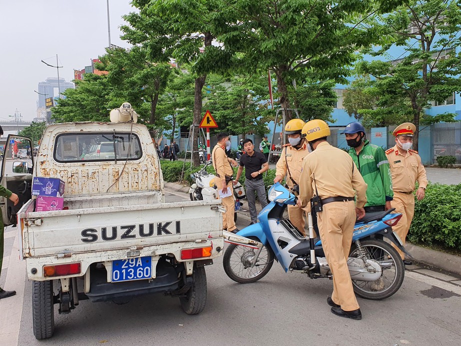 Xem xét trách nhiệm hãng xe công nghệ có nhiều tài xế vi phạm giao thông- Ảnh 1. Xem xét trách nhiệm hãng xe công nghệ có nhiều tài xế vi phạm giao thông- Ảnh 1.