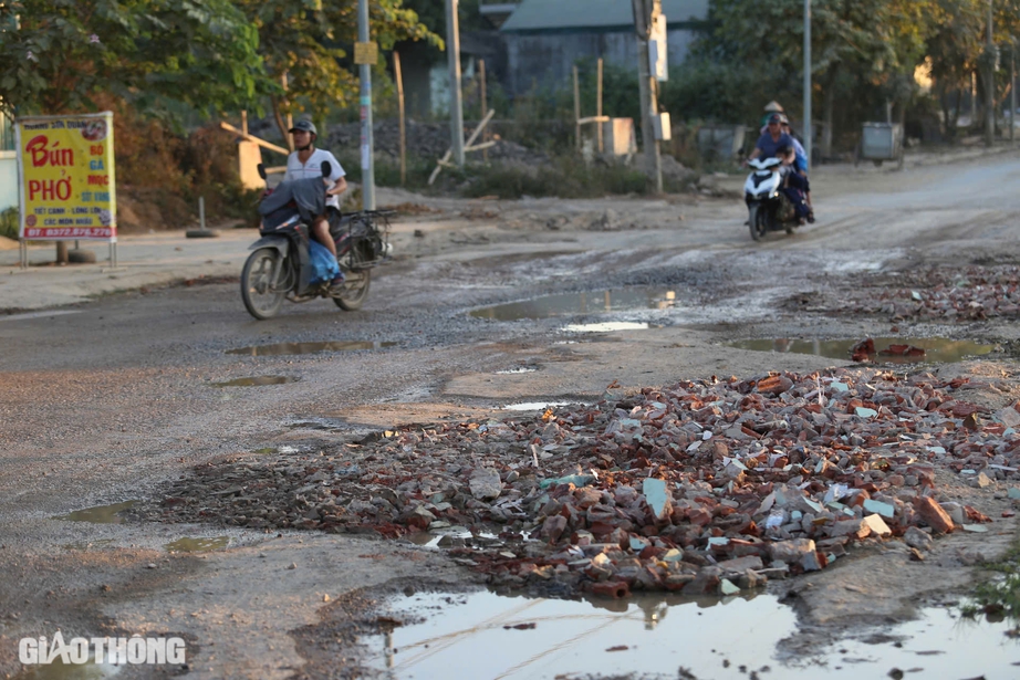 Đường đ&ocirc; thị TP Điện Bi&ecirc;n Phủ xuống cấp, ch&iacute;nh quyền "động vi&ecirc;n" d&acirc;n chia sẻ- Ảnh 3.
