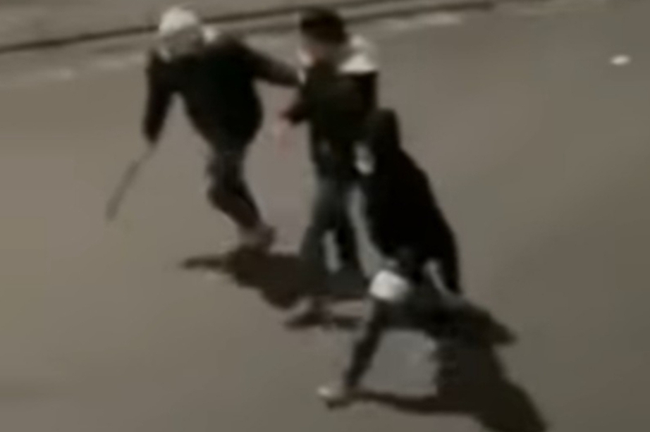 Điều tra nh&oacute;m người cầm hung kh&iacute; hỗn chiến n&aacute;o loạn đường phố Quảng Ninh l&uacute;c nửa đ&ecirc;m- Ảnh 2.