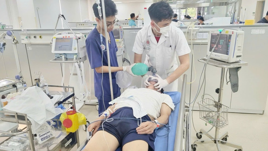 Gia tăng đột quỵ trong m&ugrave;a đ&ocirc;ng, b&aacute;c sĩ chỉ th&oacute;i quen tai hại- Ảnh 1.