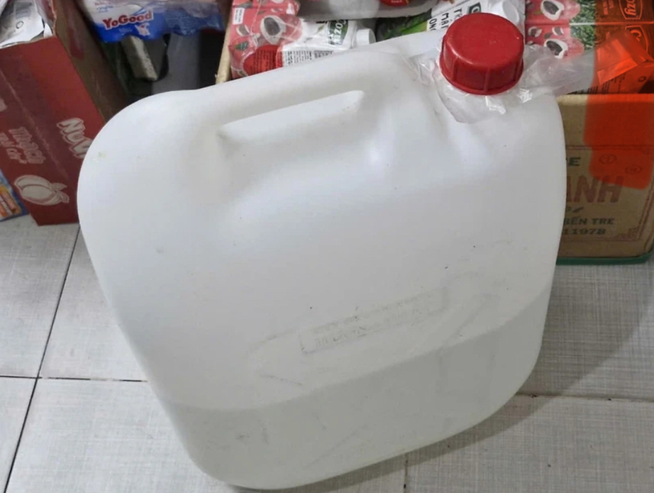 Truy nguồn gốc rượu trong vụ bốn người đ&agrave;n &ocirc;ng nghi ngộ độc- Ảnh 1.