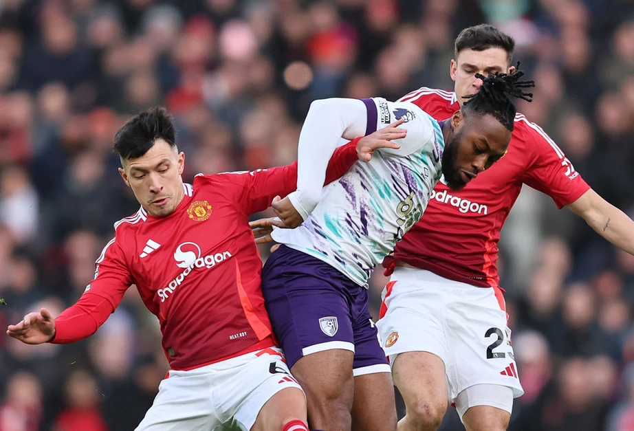 Ngoại hạng Anh: MU thua thảm tr&ecirc;n s&acirc;n nh&agrave;, Liverpool hủy diệt Tottenham- Ảnh 1.