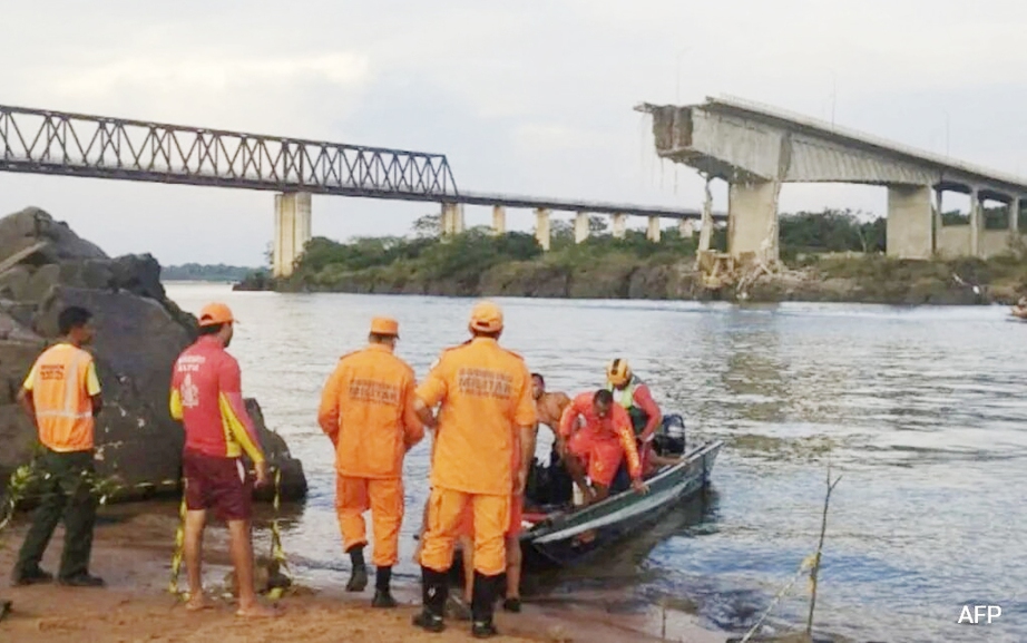 Brazil: Sập cầu khiến xe bồn chở axit cực mạnh rơi xuống s&ocirc;ng- Ảnh 1.