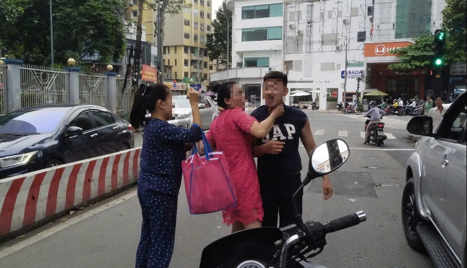 Bạo lực sau va chạm giao th&ocirc;ng: V&igrave; sao kh&oacute; n&oacute;i lời xin lỗi?- Ảnh 1.