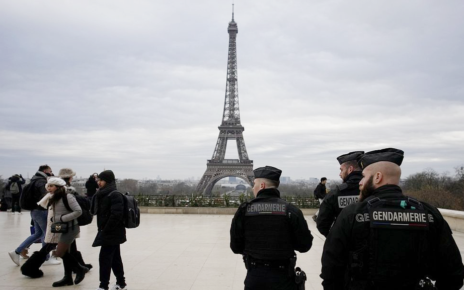 Ph&aacute;p: Hoả hoạn tại th&aacute;p Eiffel, sơ t&aacute;n khoảng 1.200 du kh&aacute;ch- Ảnh 1.