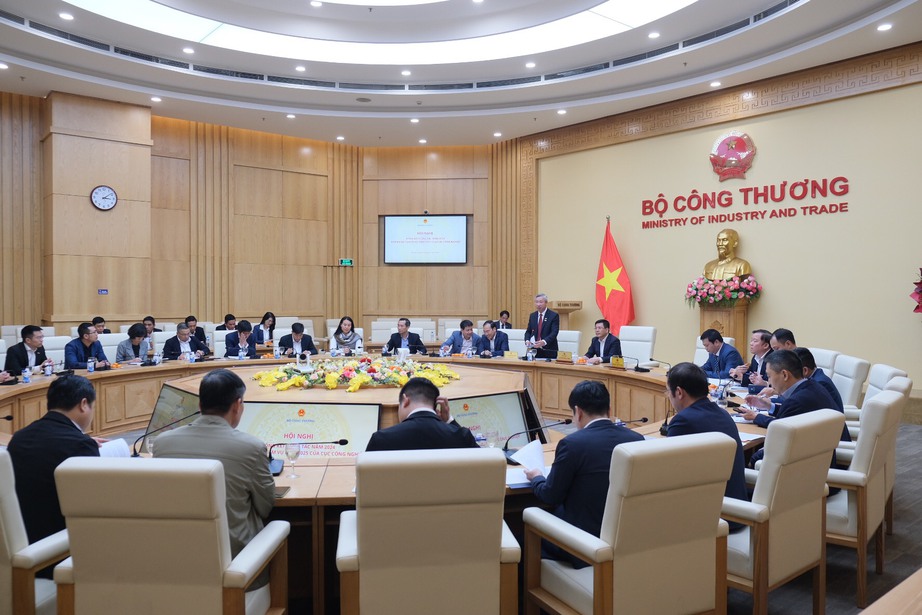 Ngành công nghiệp còn yếu, Bộ trưởng nói "phải thẳng thắn, chứ không nói cho hài lòng"- Ảnh 1. Ngành công nghiệp còn yếu, Bộ trưởng nói "phải thẳng thắn, chứ không nói cho hài lòng"- Ảnh 1.