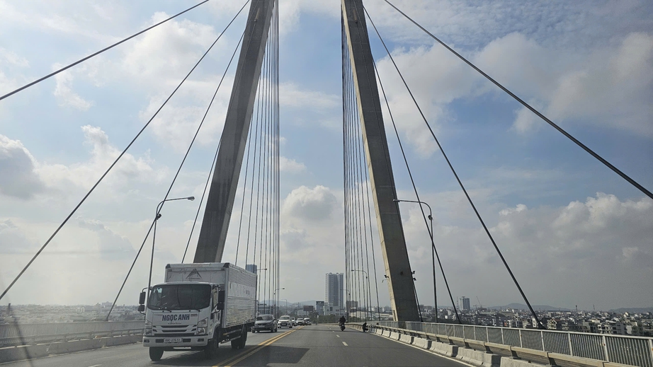 Hải Phòng cấm xe ô tô tải trên 7,5 tấn qua cầu Bính từ ngày 4/12
- Ảnh 1. Hải Phòng cấm xe ô tô tải trên 7,5 tấn qua cầu Bính từ ngày 4/12
- Ảnh 1.