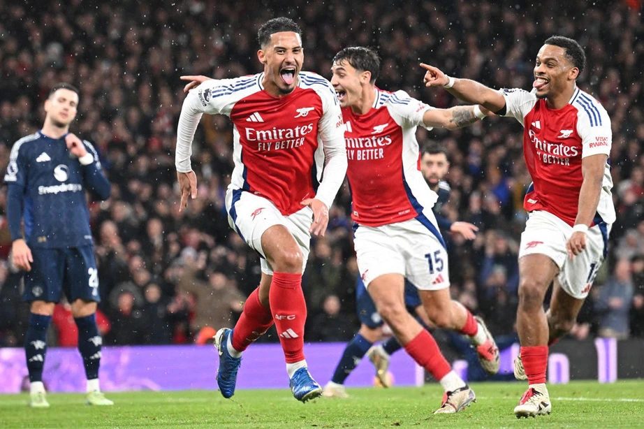 Ngoại hạng Anh: Arsenal thắng dễ MU, Man City ngắt mạch to&agrave;n h&ograve;a v&agrave; thua - Ảnh 1.