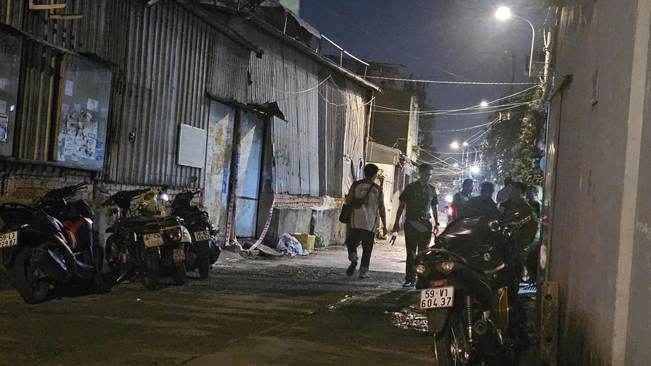 Ch&aacute;y xưởng cơ kh&iacute;, hai người nhập viện- Ảnh 1.