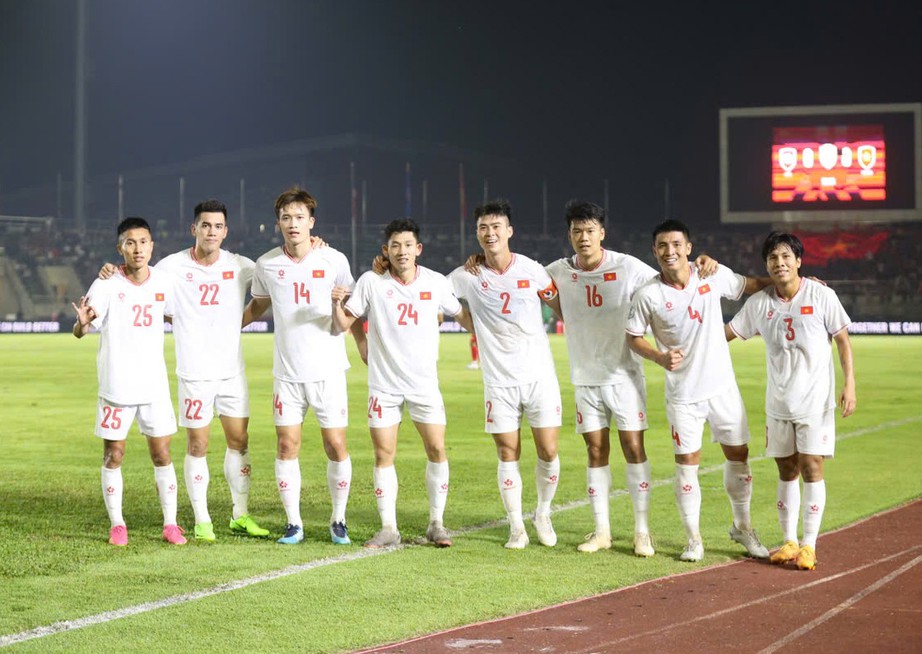 AFF Cup 2024: Tiến Linh v&agrave; Văn To&agrave;n đua nhau lập c&ocirc;ng,  tuyển Việt Nam nhấn ch&igrave;m L&agrave;o - Ảnh 1.
