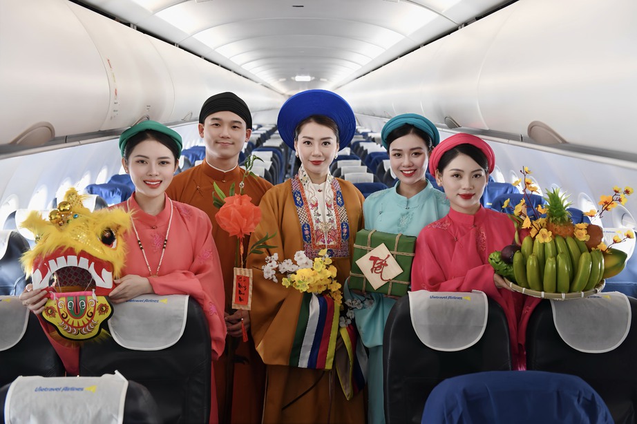 Hương vị Tết Việt tr&ecirc;n những chuyến bay đầu năm mới- Ảnh 1.