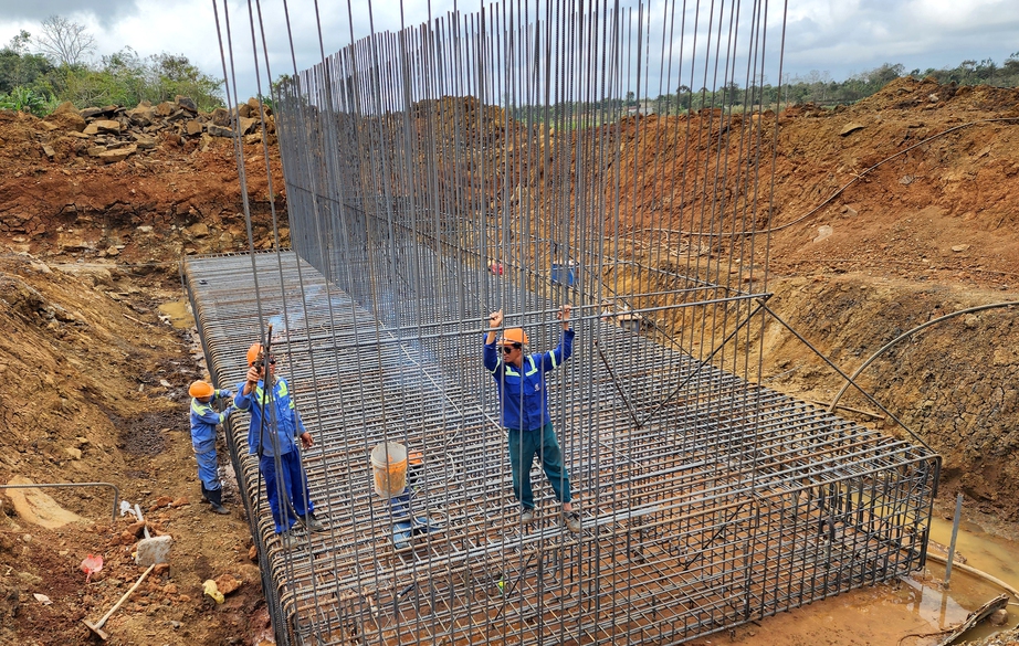 Rộn r&agrave;ng tiếng m&aacute;y tr&ecirc;n cao tốc Kh&aacute;nh H&ograve;a - Bu&ocirc;n Ma Thuột ng&agrave;y m&ugrave;ng 2 Tết- Ảnh 9.