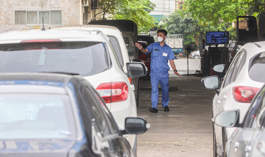 &Ocirc; t&ocirc; d&aacute;n decal c&oacute; được đăng kiểm?- Ảnh 1.