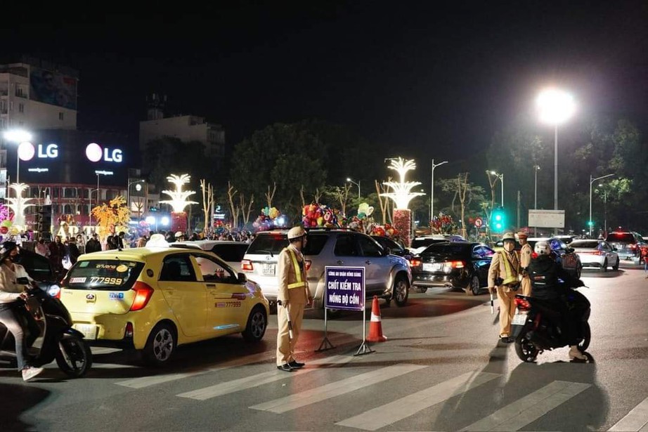 Hải Ph&ograve;ng: Ph&aacute;t hiện 24 trường hợp vi phạm nồng độ cồn trong tối mồng 3 Tết  - Ảnh 3.