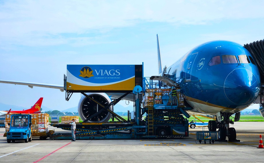 Kiểm so&aacute;t chặt h&agrave;ng lậu, h&agrave;ng giả ngay tại c&aacute;c đầu mối giao th&ocirc;ng- Ảnh 1.