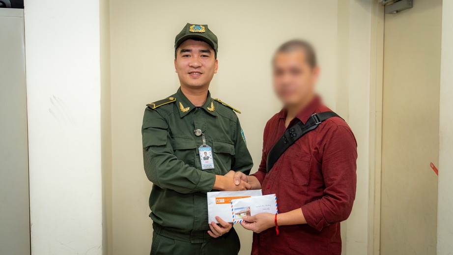 Kh&aacute;ch đ&atilde;ng tr&iacute; qu&ecirc;n cả trăm triệu đồng tại s&acirc;n bay Nội B&agrave;i- Ảnh 3.