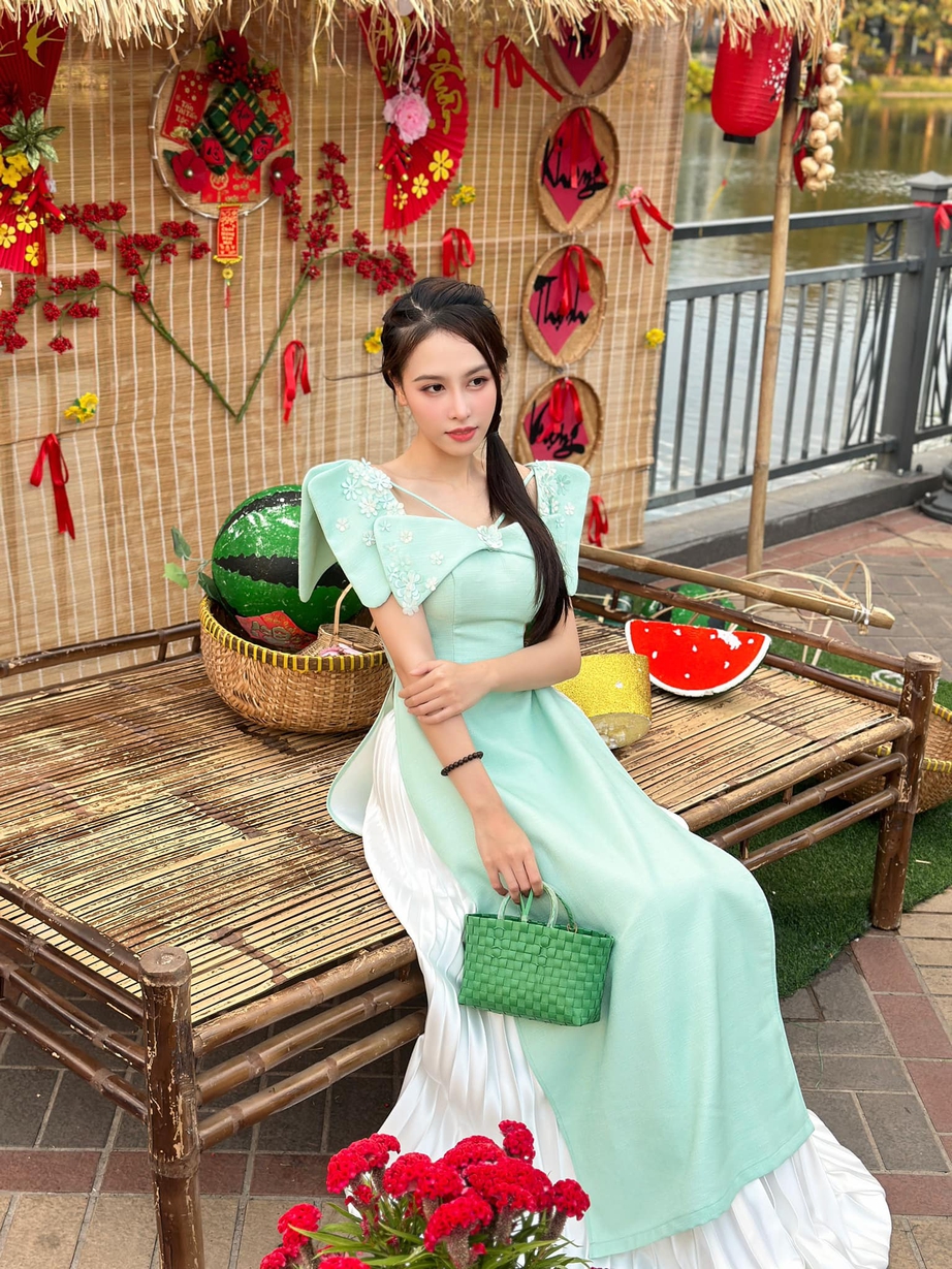 &Aacute; hậu Ngọc Hằng: Bố ghẹo t&ocirc;i 