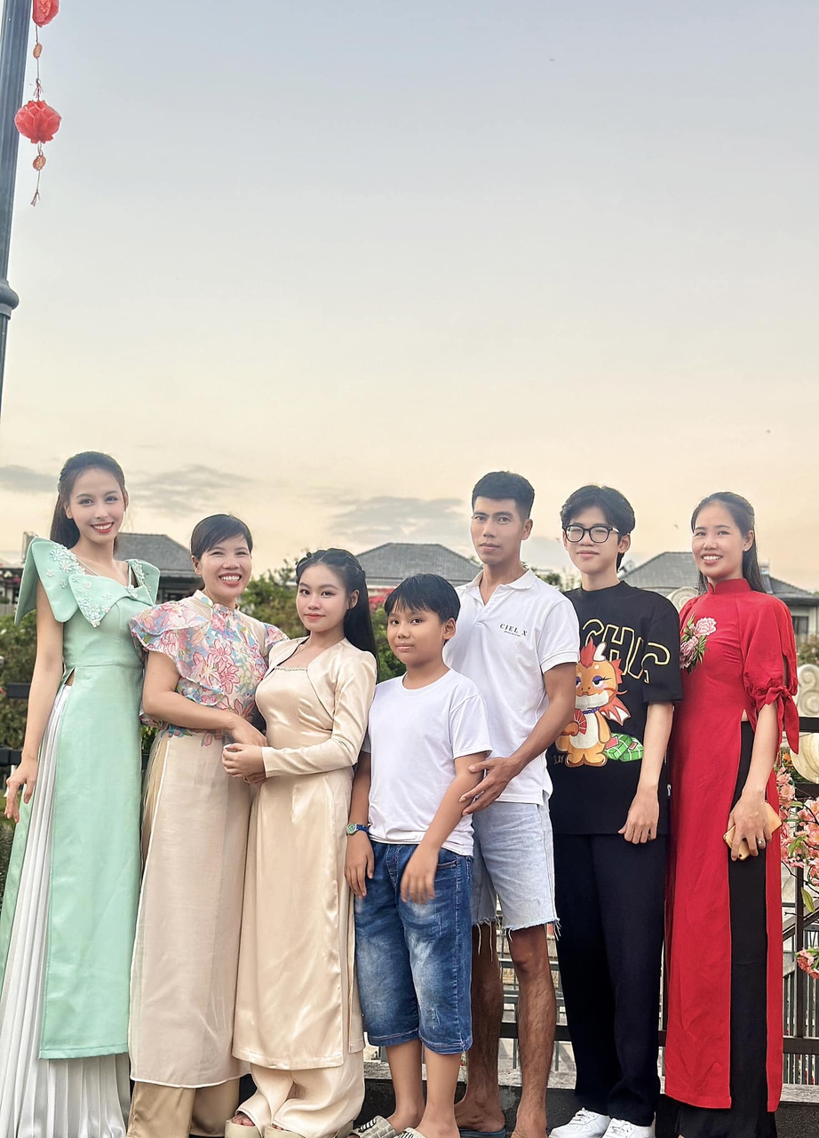 &Aacute; hậu Ngọc Hằng: Bố ghẹo t&ocirc;i 