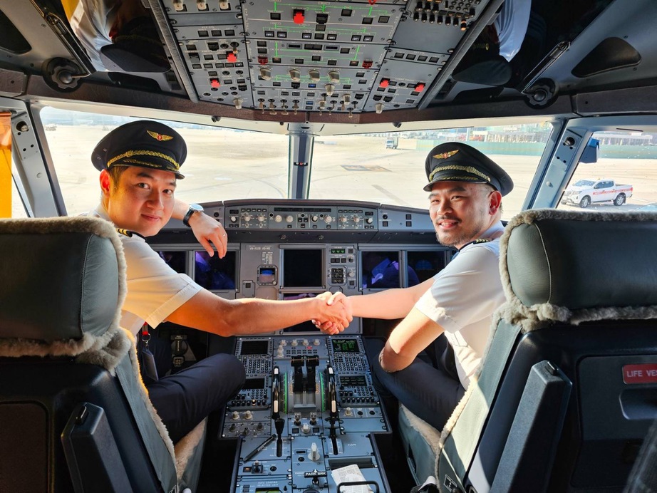 Vietjet nhận tàu bay thứ 105 - Ảnh 3. Vietjet nhận tàu bay thứ 105 - Ảnh 3.