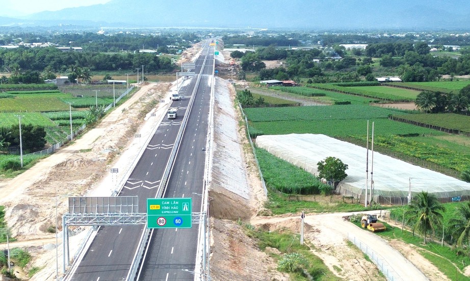 Tiến độ mới nhất hai dự &aacute;n PPP cao tốc Bắc - Nam về đ&iacute;ch dịp 30/4- Ảnh 1.