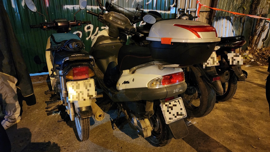 Bị phạt vi phạm nồng độ cồn, t&agrave;i xế ph&acirc;n trần 