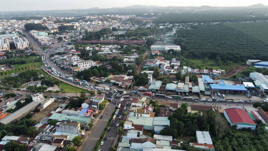 H&eacute; lộ chi&ecirc;u thức của nh&oacute;m c&ograve; bảo k&ecirc; xe vi phạm qua trạm Suối Tre- Ảnh 1.
