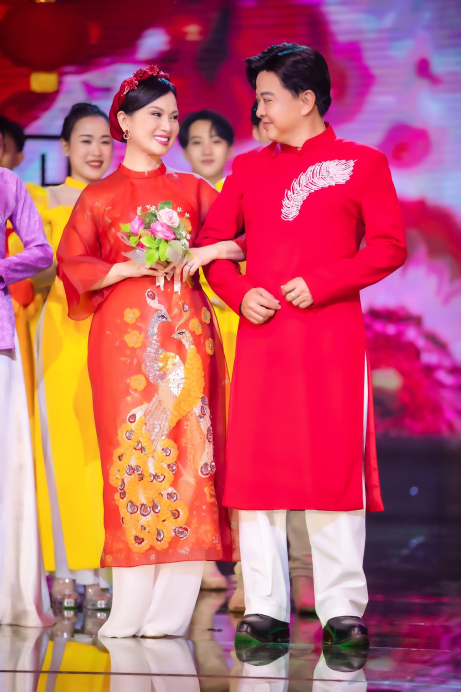 Ca sĩ Hà Phương và ca sĩ Trần Sang