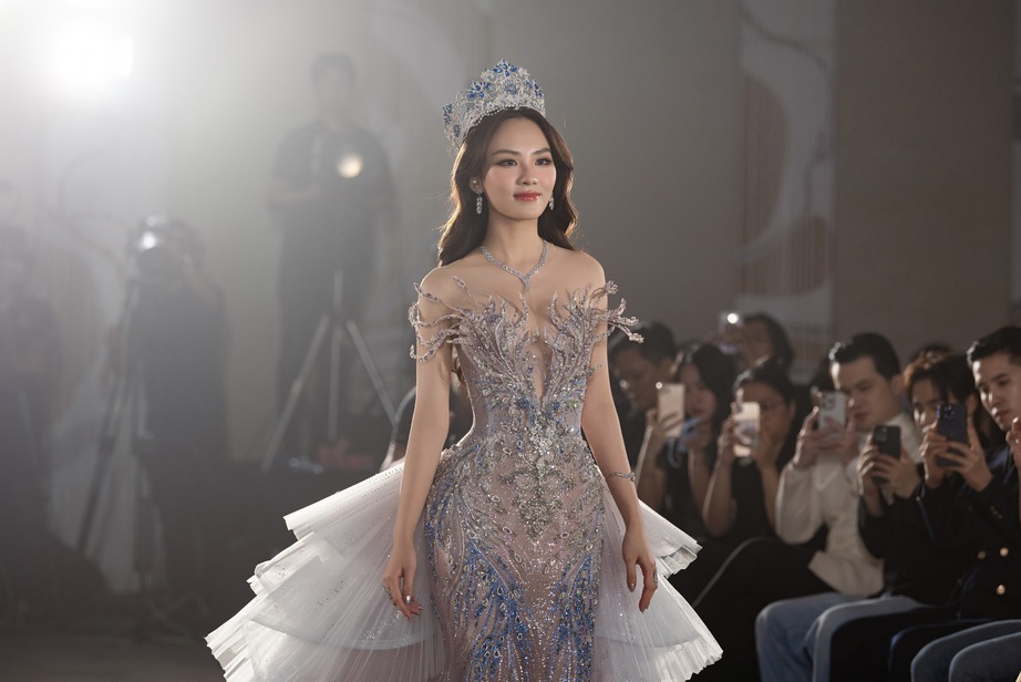 Hoa hậu Mai Phương ch&iacute;nh thức nhận sash Miss World Vietnam, chinh chiến tại Miss World 71- Ảnh 2.