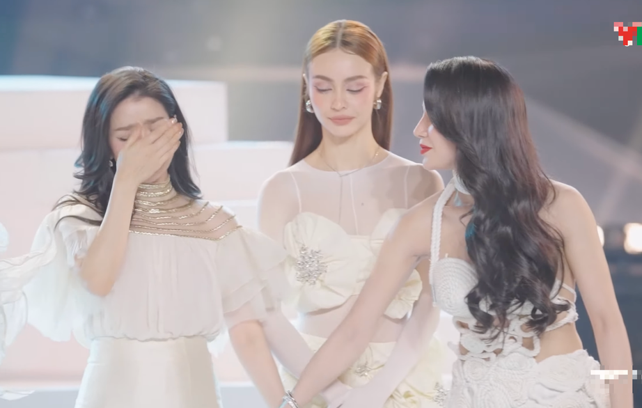 Lệ Quy&ecirc;n c&oacute; đang tự 