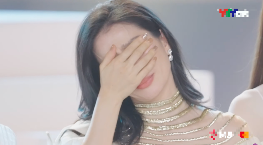 Lệ Quy&ecirc;n c&oacute; đang tự 