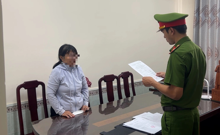 Bắt chủ tiệm vàng chiếm đoạt số tiền hàng chục tỷ đồng- Ảnh 1. Bắt chủ tiệm vàng chiếm đoạt số tiền hàng chục tỷ đồng- Ảnh 1.