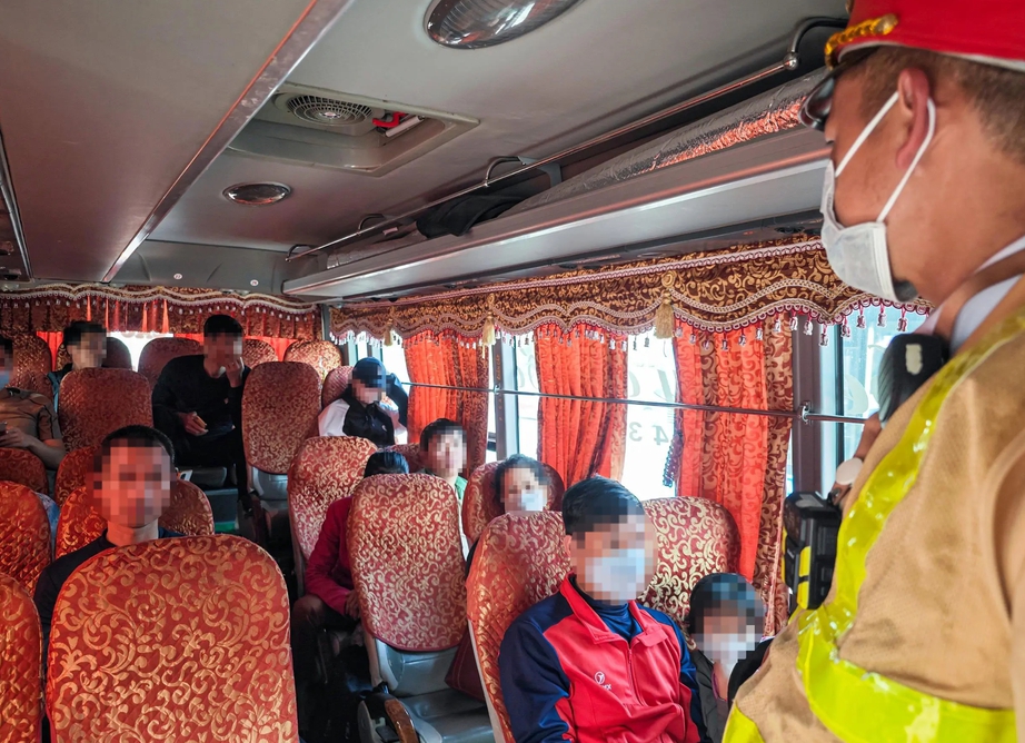 Loạt t&agrave;i xế ngậm ng&ugrave;i nộp phạt lỗi bắt kh&aacute;ch tuỳ tiện ng&agrave;y cận Tết- Ảnh 4.