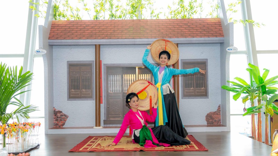 S&acirc;n bay Nội B&agrave;i tặng qu&agrave; đặc biệt cho h&agrave;nh kh&aacute;ch dịp tết Nguy&ecirc;n đ&aacute;n- Ảnh 1.