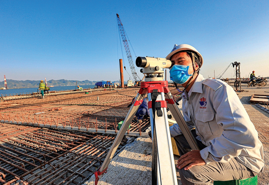 Đ&ecirc;m Giao thừa tr&ecirc;n đại c&ocirc;ng trường Lạch Huyện- Ảnh 2.