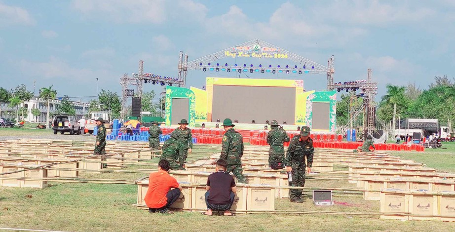 Ba trận địa pháo hoa ở Sóc Trăng sẵn sàng khai hỏa đón năm mới- Ảnh 1. Ba trận địa pháo hoa ở Sóc Trăng sẵn sàng khai hỏa đón năm mới- Ảnh 1.