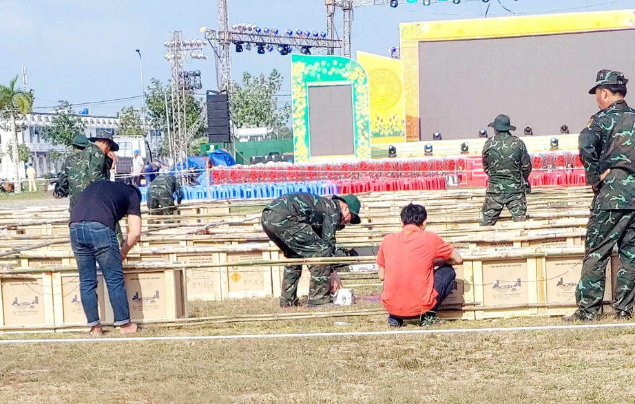 Ba trận địa pháo hoa ở Sóc Trăng sẵn sàng khai hỏa đón năm mới- Ảnh 3. Ba trận địa pháo hoa ở Sóc Trăng sẵn sàng khai hỏa đón năm mới- Ảnh 3.