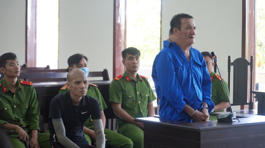 G&atilde; đ&agrave;n &ocirc;ng rủ bạn hiếp d&acirc;m v&agrave; đ&acirc;m nạn nh&acirc;n 29 nh&aacute;t dao lĩnh &aacute;n chung th&acirc;n- Ảnh 1.