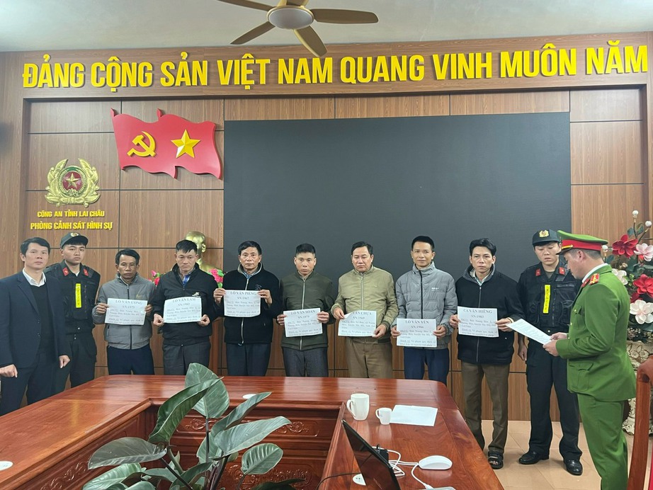 Bắt khẩn cấp 7 đối tượng khai th&aacute;c v&agrave;ng tr&aacute;i ph&eacute;p ở Lai Ch&acirc;u- Ảnh 1.