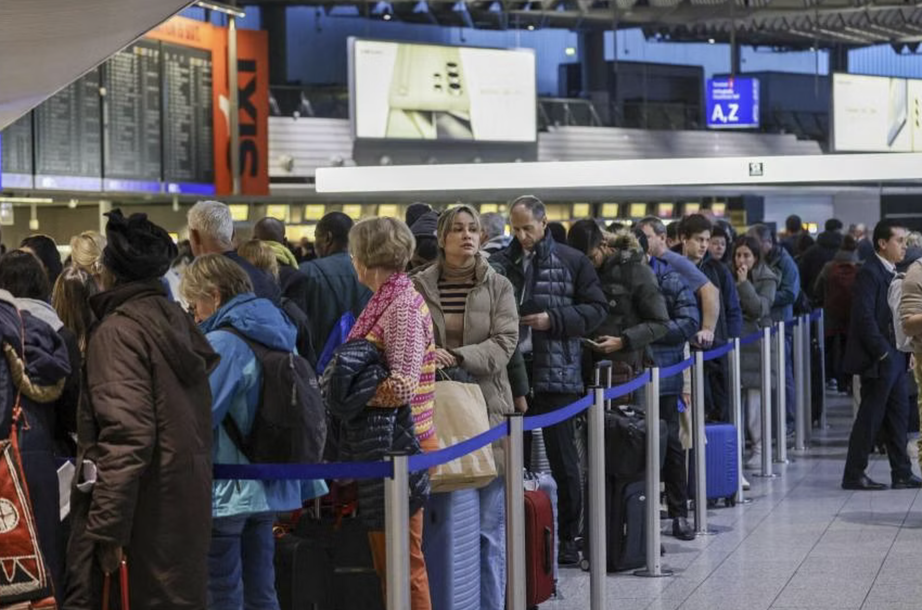 V&igrave; sao 5 s&acirc;n bay lớn tại Đức t&ecirc; liệt? - Ảnh 1.