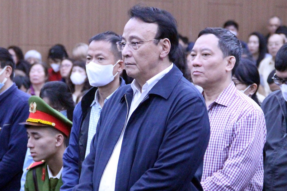 Vì sao Chủ tịch Tân Hoàng Minh Đỗ Anh Dũng lĩnh 8 năm tù, con trai mức 3 năm?- Ảnh 1. Vì sao Chủ tịch Tân Hoàng Minh Đỗ Anh Dũng lĩnh 8 năm tù, con trai mức 3 năm?- Ảnh 1.