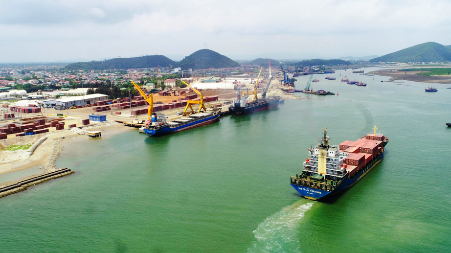 Bộ GTVT nói về đề xuất nâng cấp luồng tàu vào cảng Cửa Lò- Ảnh 1. Bộ GTVT nói về đề xuất nâng cấp luồng tàu vào cảng Cửa Lò- Ảnh 1.