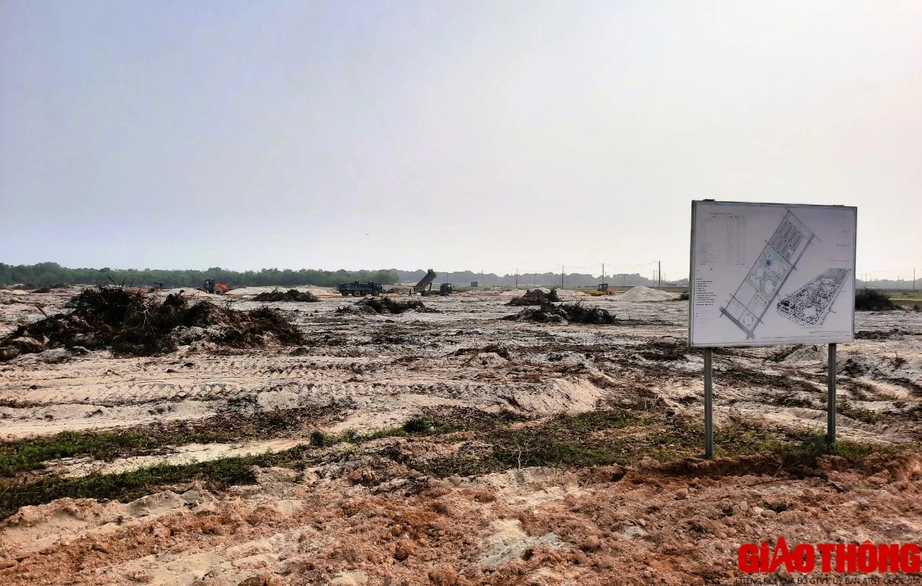 Khu bến cảng hơn 14.000 tỷ ở Quảng Trị tái triển khai sau hơn 4 năm "đắp chiếu"- Ảnh 3. Khu bến cảng hơn 14.000 tỷ ở Quảng Trị tái triển khai sau hơn 4 năm "đắp chiếu"- Ảnh 3.