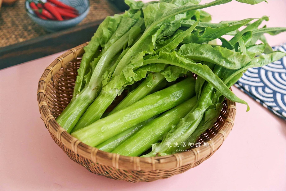 Thịt g&agrave; nấu c&ugrave;ng rau n&agrave;y cực nhanh, ăn ngon lại tăng cường miễn dịch - Ảnh 1.