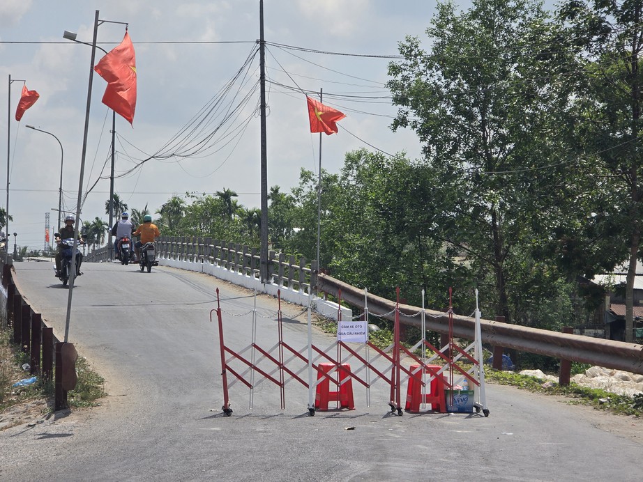 Hai ng&agrave;y để sửa cầu ở Cần Thơ bị l&igrave;a nhịp do va chạm với s&agrave; lan chở đ&aacute;- Ảnh 3.