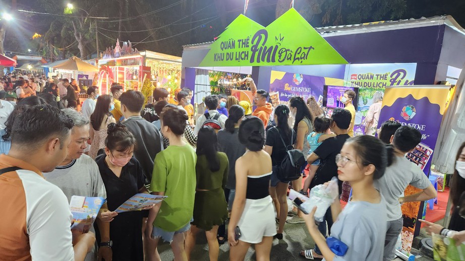 H&agrave;ng trăm sản phẩm hấp dẫn tại Ng&agrave;y hội Du lịch TP.HCM lần thứ 20- Ảnh 2.